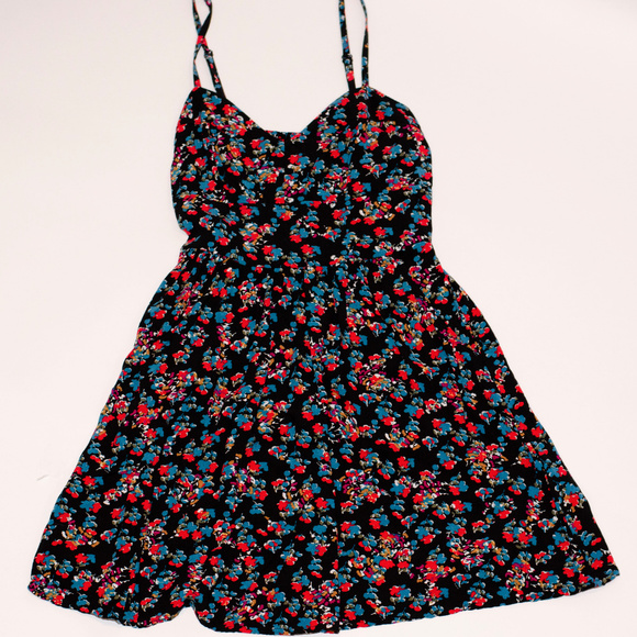 Express Dresses & Skirts - Express Black Multicolored Floral Dress w/pockets